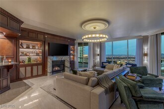 2877 Paradise Rd in Las Vegas, NV - Building Photo - Building Photo