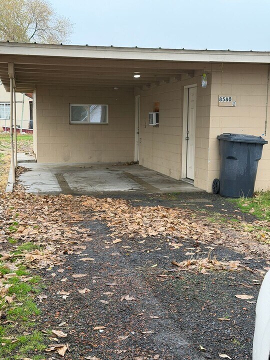 8580 Lybbert Dr NE in Moses Lake, WA - Building Photo