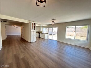 5035 Meadow Grove Ct in Las Vegas, NV - Building Photo - Building Photo