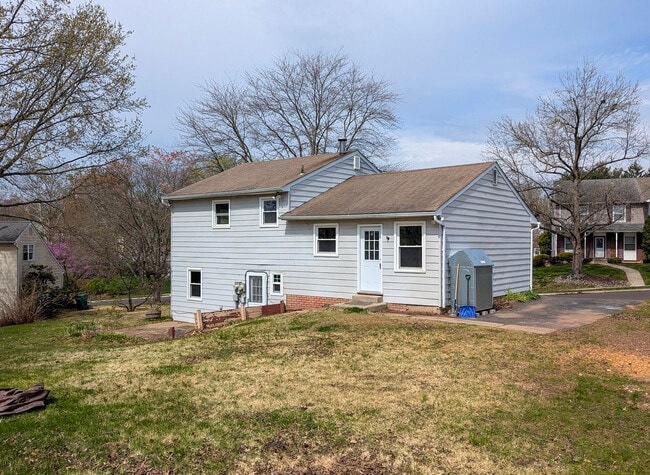 1583 Yeakel Way in Lansdale, PA - Foto de edificio - Building Photo