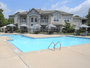 Shoreline Landing Apartments in Norton Shores, MI - Foto de edificio - Building Photo