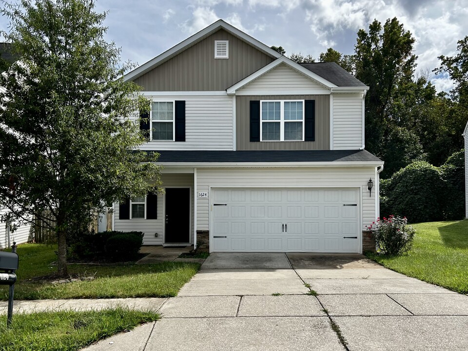 1624 Allegheny Dr in Gastonia, NC - Foto de edificio