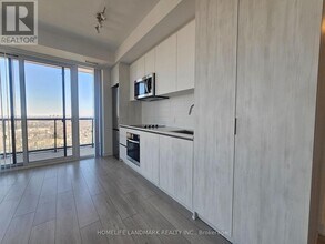 5858 Yonge St in Toronto, ON - Building Photo - Building Photo