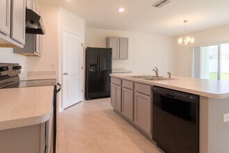 462 St Georges Cir in Eagle Lake, FL - Building Photo - Building Photo