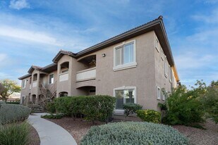 2305 W Horizon Ridge Pkwy in Henderson, NV - Building Photo