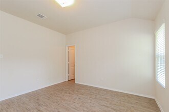 352 Upper Creek Dr in Willis, TX - Building Photo - Building Photo