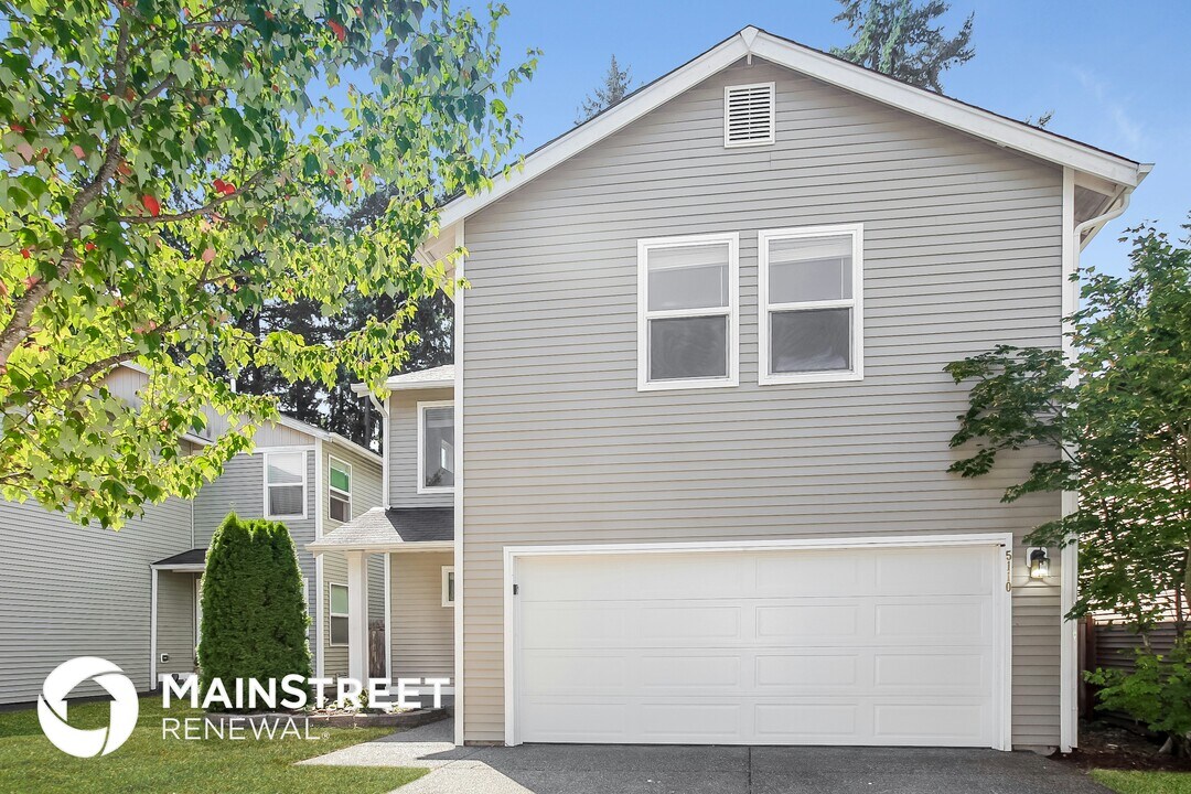 5110 203rd St Ct E in Spanaway, WA - Foto de edificio