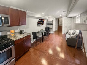 606 S 2nd St in Philadelphia, PA - Foto de edificio - Building Photo