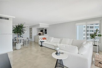 1000 West Ave, Unit 1210 in Miami Beach, FL - Building Photo - Building Photo