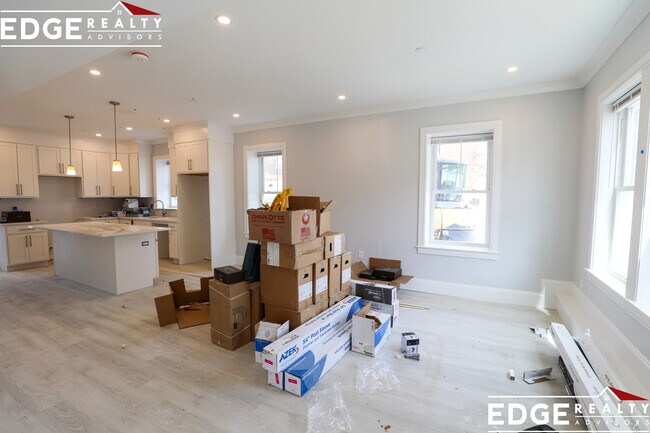 2 Oakland St, Unit 1 in Boston, MA - Foto de edificio - Building Photo