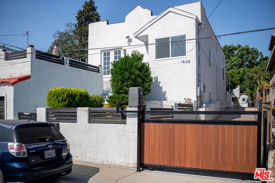 1520 Helen Dr in Los Angeles, CA - Building Photo