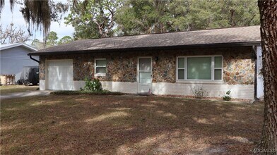 9601 W Berry Ln in Crystal River, FL - Building Photo - Building Photo