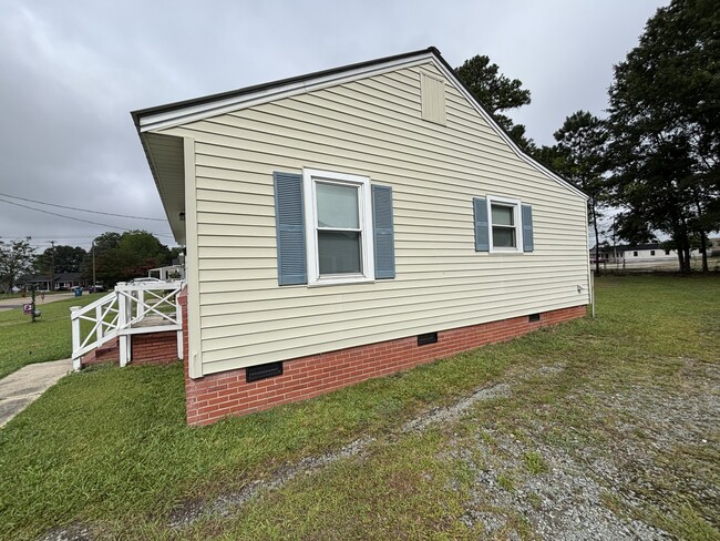 124 Joy St in Dunn, NC - Building Photo - Building Photo