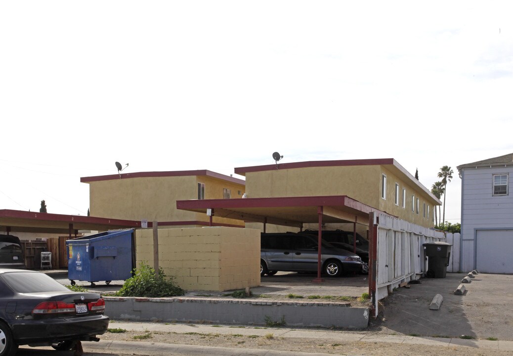 726 Elkington Ave in Salinas, CA - Foto de edificio