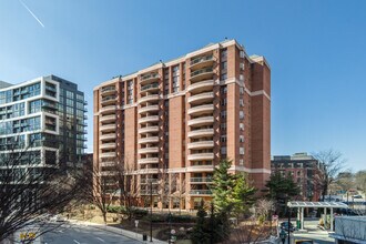 The Christopher Condominium in Bethesda, MD - Foto de edificio - Building Photo