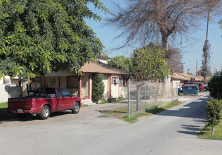 16228-16230 Eucalyptus St in Bellflower, CA - Building Photo - Building Photo