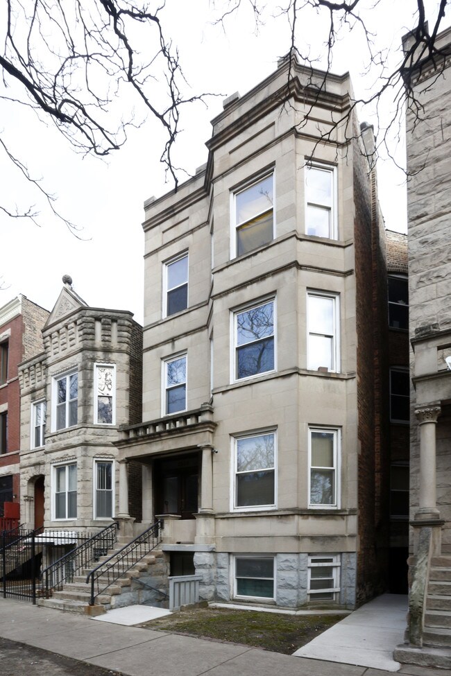 1539 N Claremont Ave in Chicago, IL - Foto de edificio - Building Photo