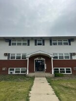 1015 N Farnsworth Ave in Aurora, IL - Building Photo