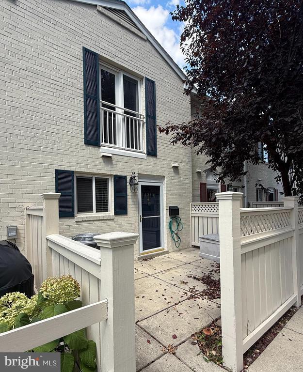 property at 1431-B S Van Dorn St