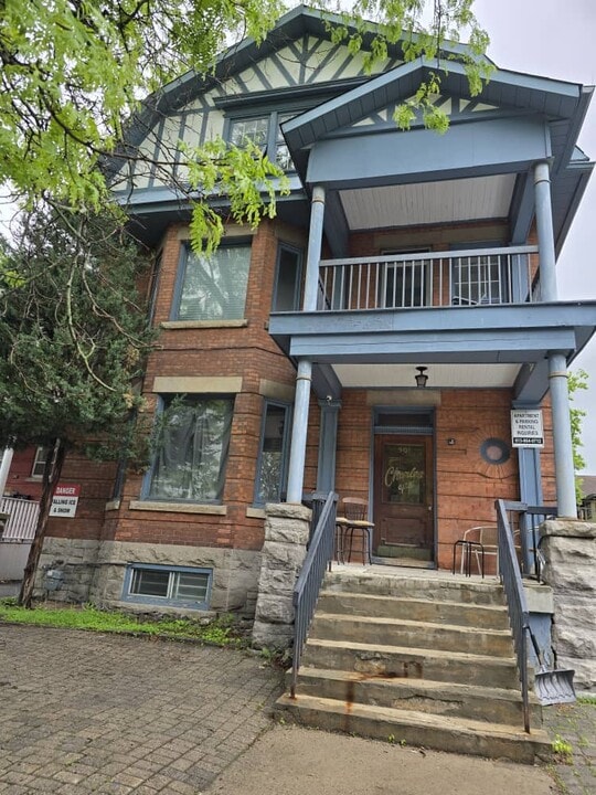 301 Rue Wilbrod St in Ottawa, ON - Building Photo