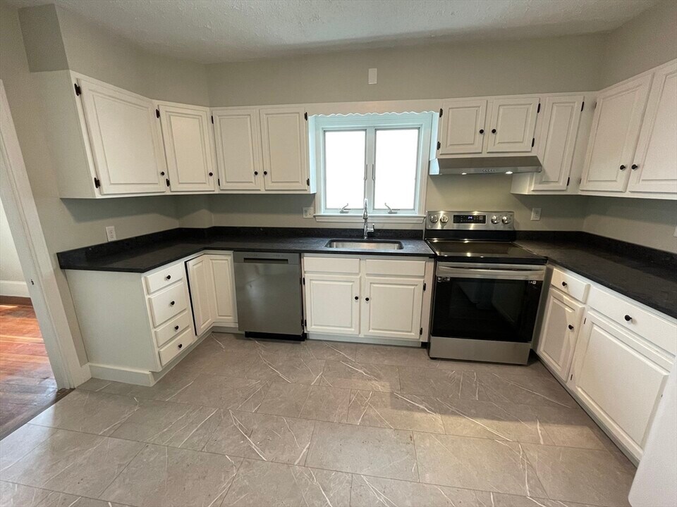 16 Lemon St, Unit 2 in Salem, MA - Building Photo