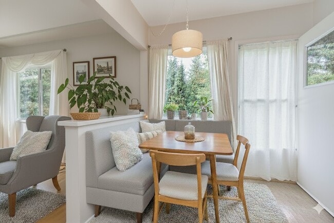 8183 Strathearn Av in Burnaby, BC - Building Photo - Building Photo