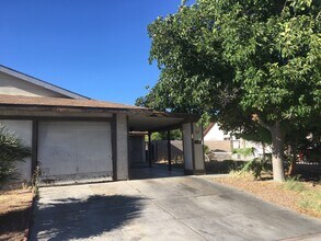 1852 Winterwood Blvd in Las Vegas, NV - Building Photo - Building Photo