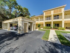 965 Tarpon Cove Dr in Naples, FL - Building Photo
