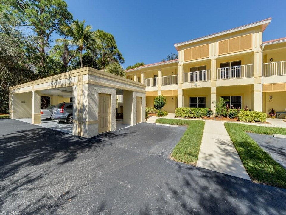 965 Tarpon Cove Dr in Naples, FL - Building Photo