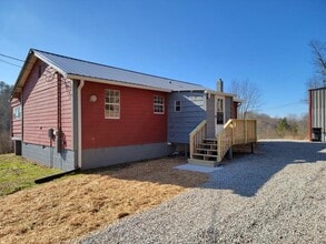 1051 Catoosa Rd in Wartburg, TN - Building Photo - Building Photo