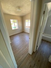9226 Elizabeth Ave, Unit 4 in South Gate, CA - Foto de edificio - Building Photo
