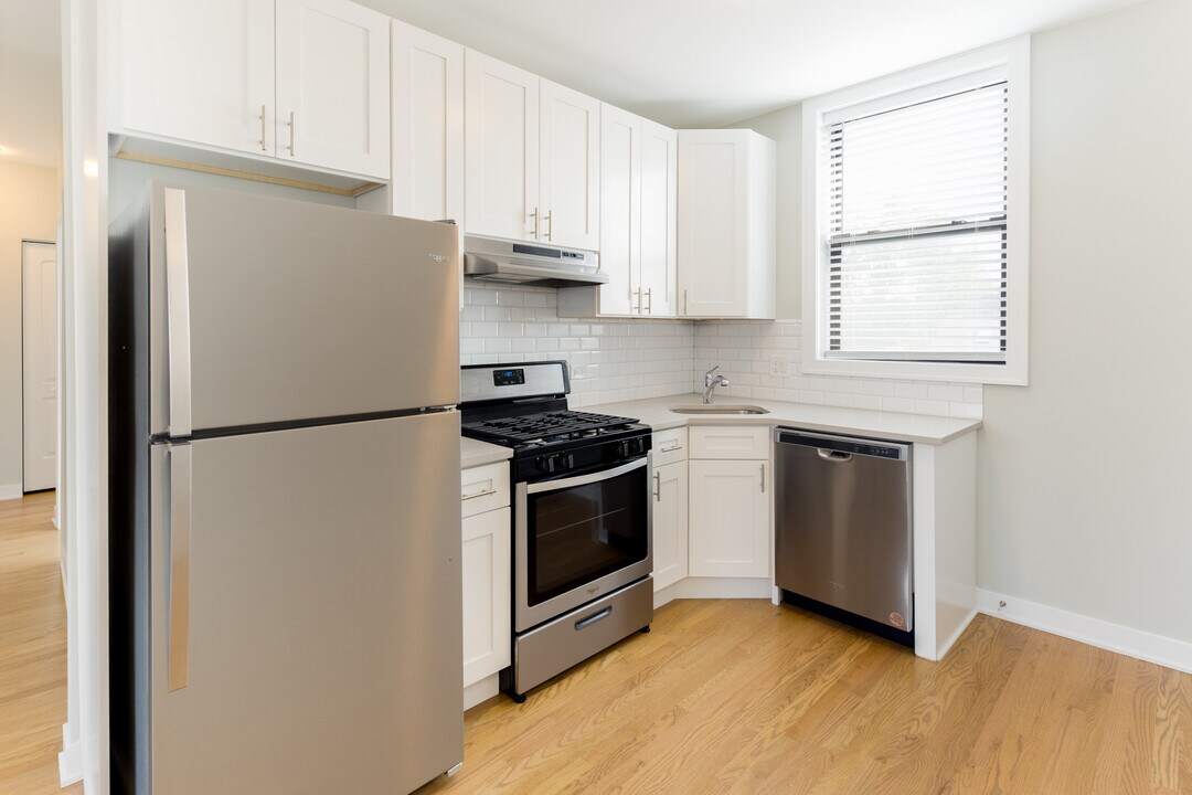 4547 N Leavitt St in Chicago, IL - Building Photo