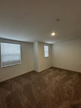 1735 Eiffel St in Lincoln, CA - Building Photo - Building Photo
