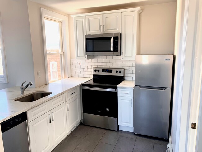 34 Belmont Ave, Unit 5 in Garfield, NJ - Foto de edificio - Building Photo