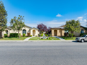 Old River Place in Bakersfield, CA - Foto de edificio - Building Photo