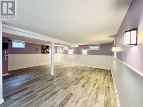 3136 Victoria St in Oakville, ON - Building Photo - Building Photo