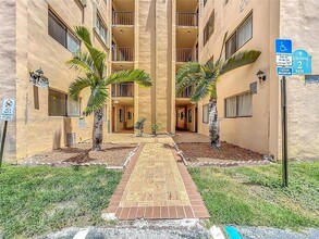 8420 SW 133rd Avenue Rd, Unit 412 in Miami, FL - Building Photo - Building Photo