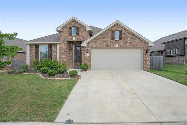 4213 Sweet Clover Ln in Crowley, TX - Building Photo