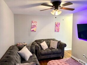 59 West St, Unit A in Vernon, CT - Foto de edificio - Building Photo