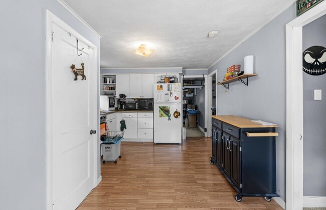 58 Read Ave, Unit Apartment 3