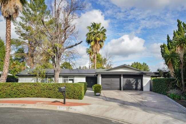 5812 Comanche Ave in Los Angeles, CA - Building Photo - Building Photo