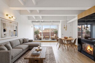 766 King St W in Toronto, ON - Building Photo