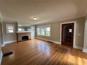 44 Parkwood Rd in Rochester, NY - Foto de edificio - Building Photo