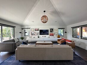 870 Rose Ave in Venice, CA - Foto de edificio - Building Photo