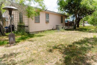 115 Lake St in Mathis, TX - Building Photo - Building Photo