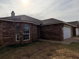 6819-6883 83rd St in Lubbock, TX - Building Photo