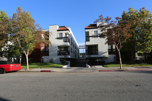 829 E Maple St Apartments