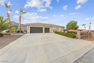 200 W Desert Rose Dr in Henderson, NV - Foto de edificio - Building Photo