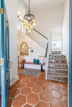 2718 N Wright St in Santa Ana, CA - Foto de edificio - Building Photo