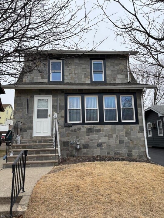 18 Park Ave in Garfield, NJ - Building Photo